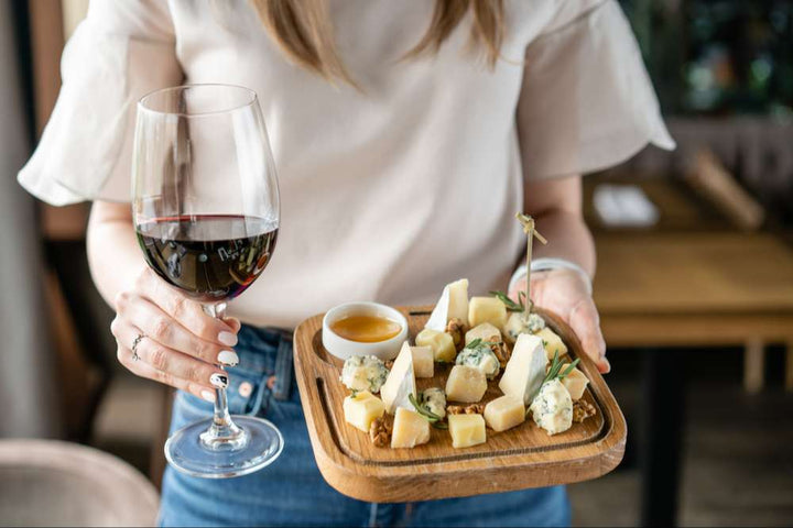 Peut-on boire du vin rouge avec du fromage ?