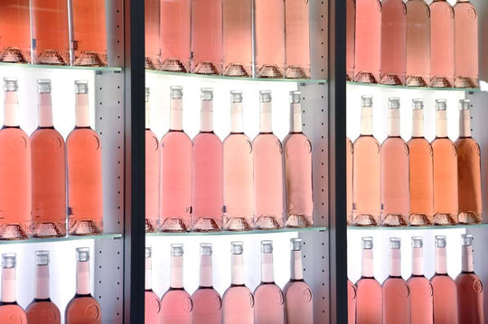 Exemple de robe de vin rosé en bouteille